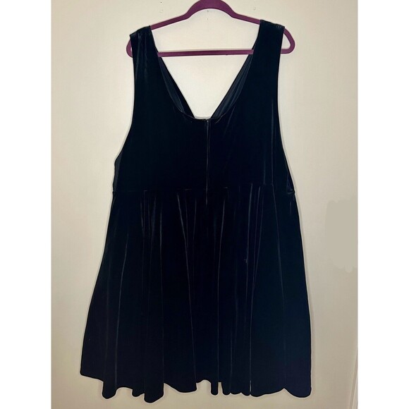 Torrid Black Velvet Surplice Full Skirt Tank Dress Size 28 NWT!!! - Picture 3 of 4